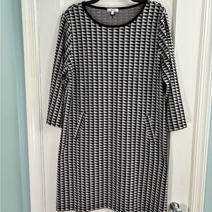 Tyler Boe Black and White Sheath Dress with 3/4 Sleeves
